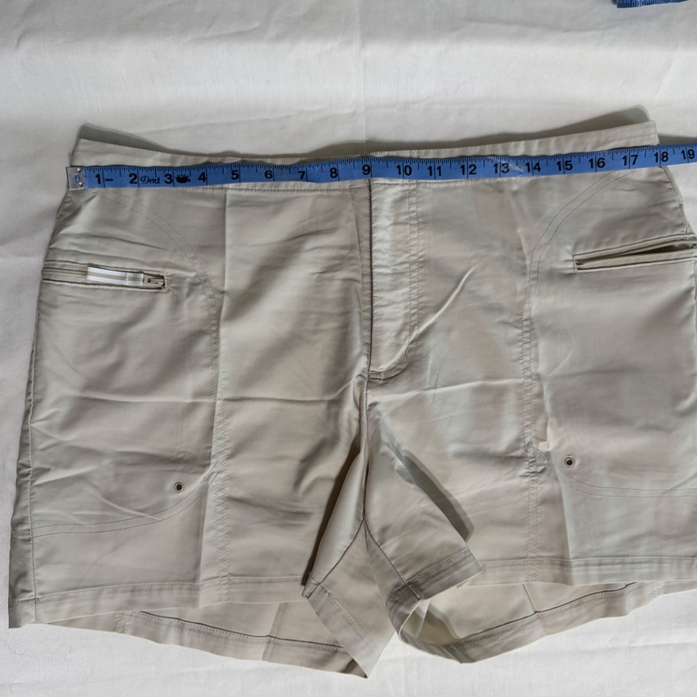 Nike Light Tan Shorts Size L (12-14) Zip Pockets Button & Zipper w/ Drawstring